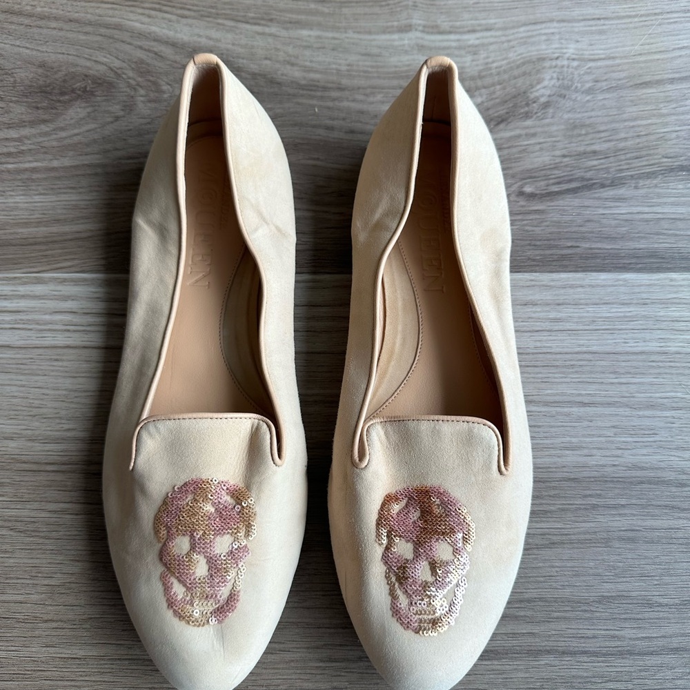 Alexander McQueen Cream Skull Flats - Picture 2 of 6
